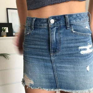  - Måste nu tyvärr sälja min gamla favorit kjol från hollister då jag tyvärr växt ur den.. 🌟 köparen står för frakten