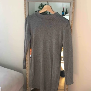  - Snygg klänning. Lite kortare modell