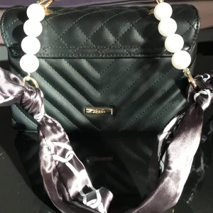 Aldo - Köpt från Zalando för 399 använt bara en gång säljer den för 250kr  +frakt 