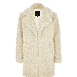 Fuskpäls River Island - Knappt använd fuskpälsjacka från River Island. Nypris 1799:-