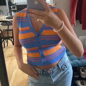 Zara topp - Säljer nu denna populära Zara topp!! så snygg å helt slutsåld