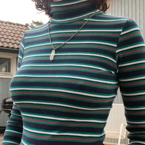 Polotröja - Snygg randig polotröja. Extra snygg under en sweatshirt eller hoddie! 