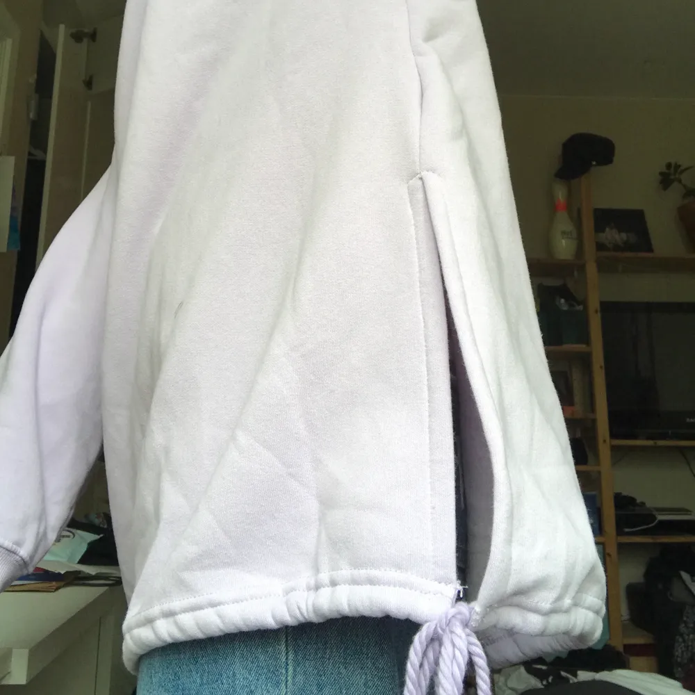 En lila hoodie från Lager 157, knappt använd i storlek M frakt 60kr eller upphämtning i Stockholm. Tröjor & Koftor.