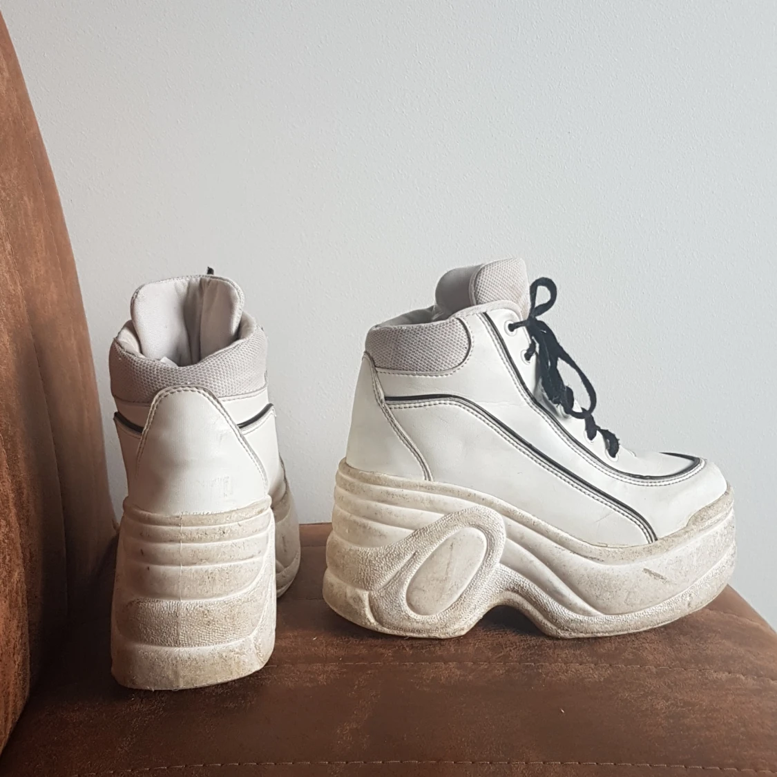 Vita unika Plaståskor stl 35 - 90