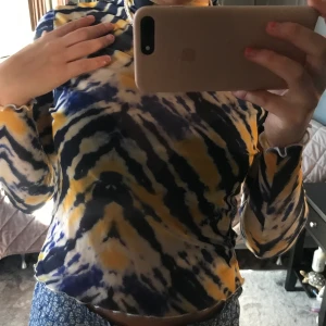 BIKBOK tröja - Säljer denna coola tröja få BIKBOK! Använt 1 gång så den är som ny🤩 frakt tillkommer med 63kr