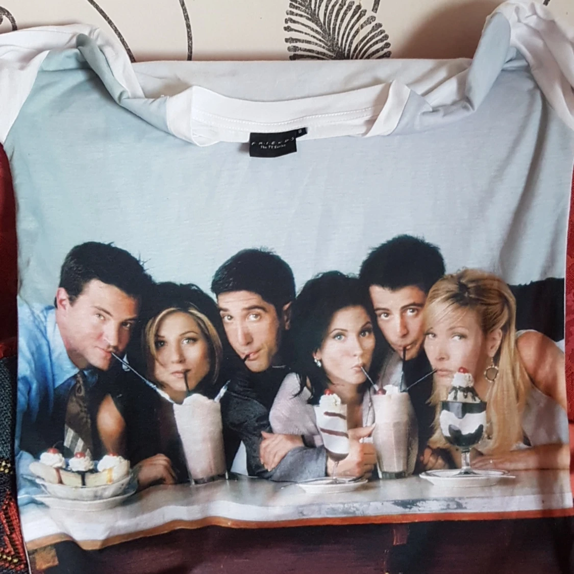 Vänner t-shirt säljes  - 90