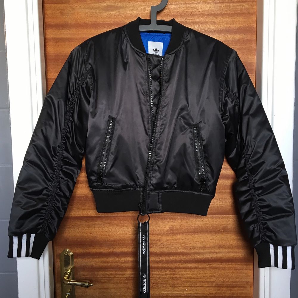 Adidas cropped bomber jacket strl. 34 