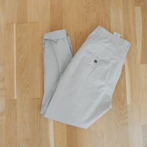  - Chinos från HM. Använda men fortfarande fina. 