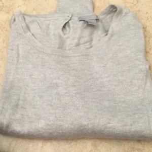  - Vanlig tröja med lite glitter i själva tyget