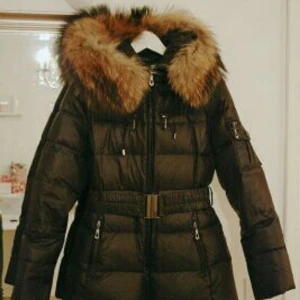  - hollies jacka i nyskick 
storlek 34/S 
fler bilder kan skickas och pris kan diskuteras:)