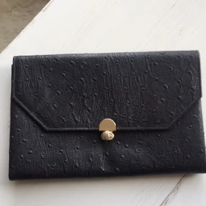  - Superfin kuvertväska säljes! Inköpt vintage 