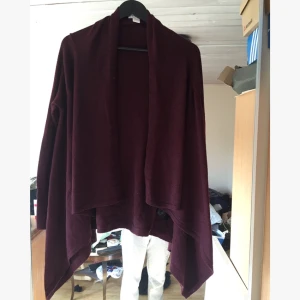  - Jätte fin vinröd kofta från Mango

Ord pris. 299:-