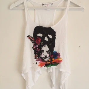  - Linne från H&M, fashion against aids. Använd ett fåtal gånger.