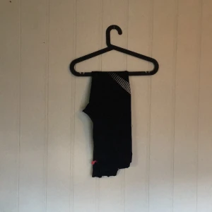  - Lite tjockare träningstights från h&m, använda ett fåtal gånger. Skickar gärna om köparen betalar frakten. 