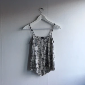  - Söt mönstrad topp