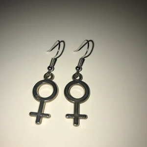 Örhängen - Säljer dom här snygga örhängena❤️🥰