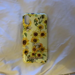 Ideal of sweden skal X/XS - Råkade köpa fel storlek för min mobil så säljer det vidare. Det funkar till iphone X och XS🥰 Priset blir + 10 kr frakt