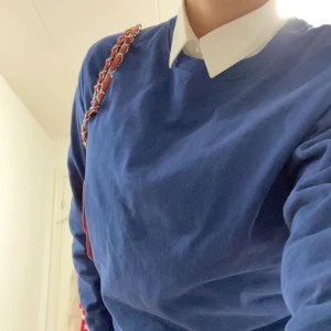 Blå Sweatshirt - Blä sweatshirt! Helt ny, endast testad! Bra skick, skriv om intresserad! Kan fraktas iväg och mötas upp!