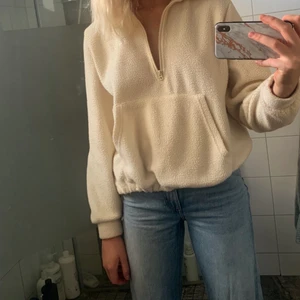 Fleecetröja carlings - Snygg fleecetröja från carlings! Skit snygg med en väst över , märket heter stay