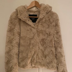 Vinter/vår/höst jacka från Vero Moda - Säljer min jacka från Vero Moda 