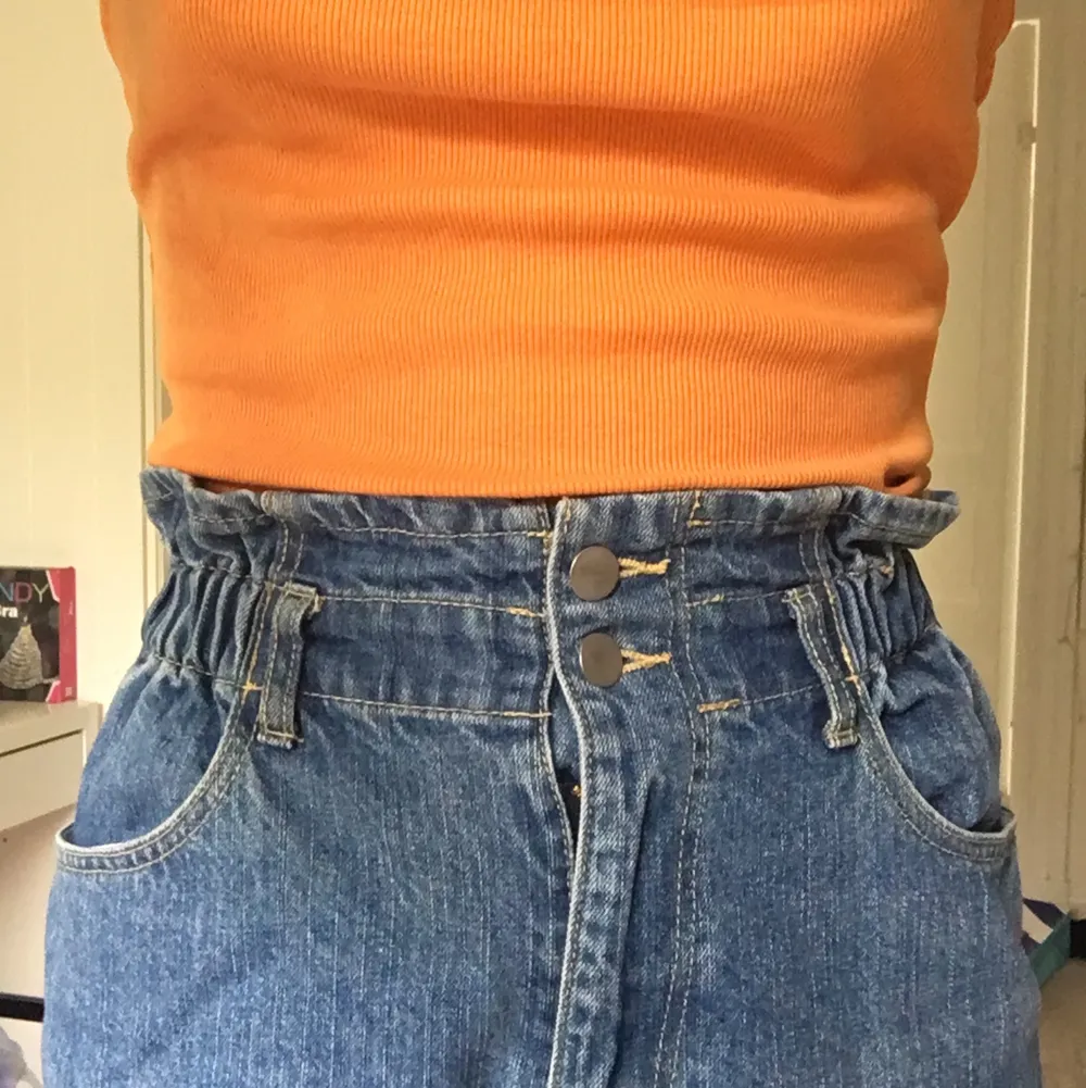 Unika och snygga jeans från ett märke i Japan! Frakt ingår inte ❤️ passar mig som S/M bra! . Jeans & Byxor.