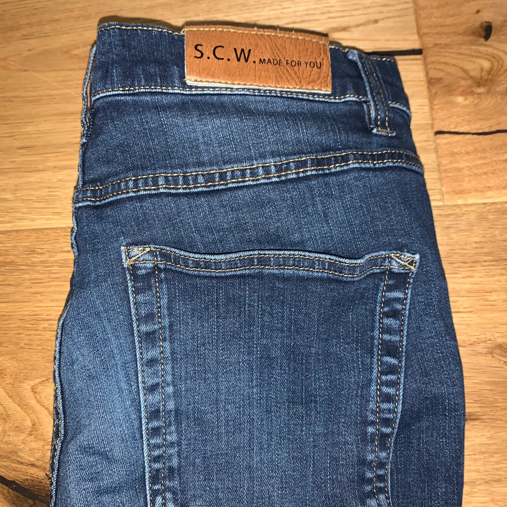 Ett par blåa slimfit jeans för endast 80kr! Storlek 28/30. Jeans & Byxor.