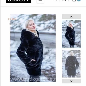 Faux fur vinter jacka - Säljer denna jacka helt ny med prislappar kvar, den passade tyvärr inte mig. Men super fin och varm till vintern ❄️  nypris är 1300kr men jag köpte den för 800+frakt på rea så jag säljer den för 500kr