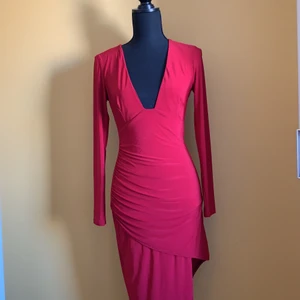 Klänning Rebecka Stella  - Klänning från Rebecka Stella. Använd två gånger. Kvaliteten på klänningen är magisk. Stretchiga och formar kroppen fint. Känns som ny 🥰