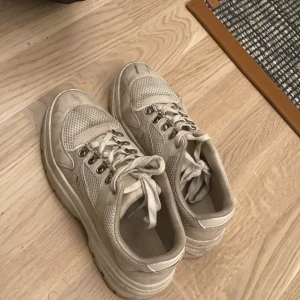 Gray shoes  - From Divided.  Skorna att går i, har haft ett år nu, sälja för jag har för många skor 