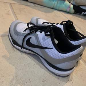 Nike skor, använda fåtal gånger 