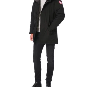 Canada Goose Jacka - Säljer min Canada Goose jacka som är i väldigt bra skick. Köpt i februari. Storlek M 