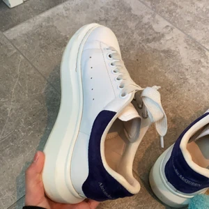 Alexander mqueen skor  - Säljer mina Alexander Mqueen skor! Storlek 37. Bra skick :) Såklart äkta! Köpta för 4600 ca. Säljer för 1500.