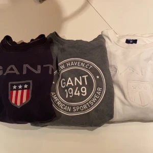 Sweatshirt - Säljer dessa tre olika gant tröjor. Skriv om ni är intresserad och så kan jag skicka bild på hur de sitter på. Alla är i S förutom den mörkblå som är 152. 