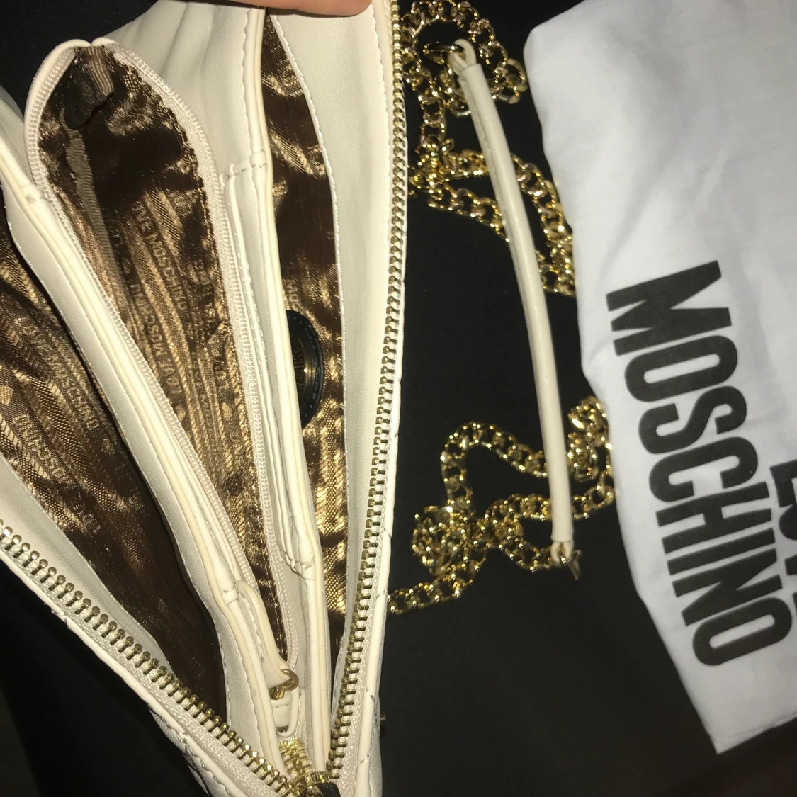 Moschino väska  - 91
