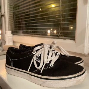 Vans strl 36,5 - Vans, i väldigt gott skick. 