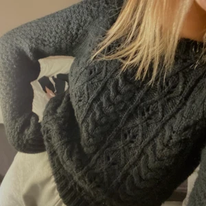 Stickad tröja  - Stickad tröja från vila i storlek s (mer som xs). 95kr (frakt tillkommer) 📦 