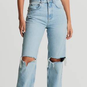 Hej! Säljer dessa populära jeans från Gina. Använda typ 3 gånger så i riktigt fint skick! Köparen står för frakt! 