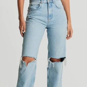 Gina jeans  - Hej! Säljer dessa populära jeans från Gina. Använda typ 3 gånger så i riktigt fint skick! Köparen står för frakt! 