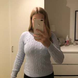  tröja gant  - ljusblå tröja , använd ett fåtal gånger. köparen står för frakt. 