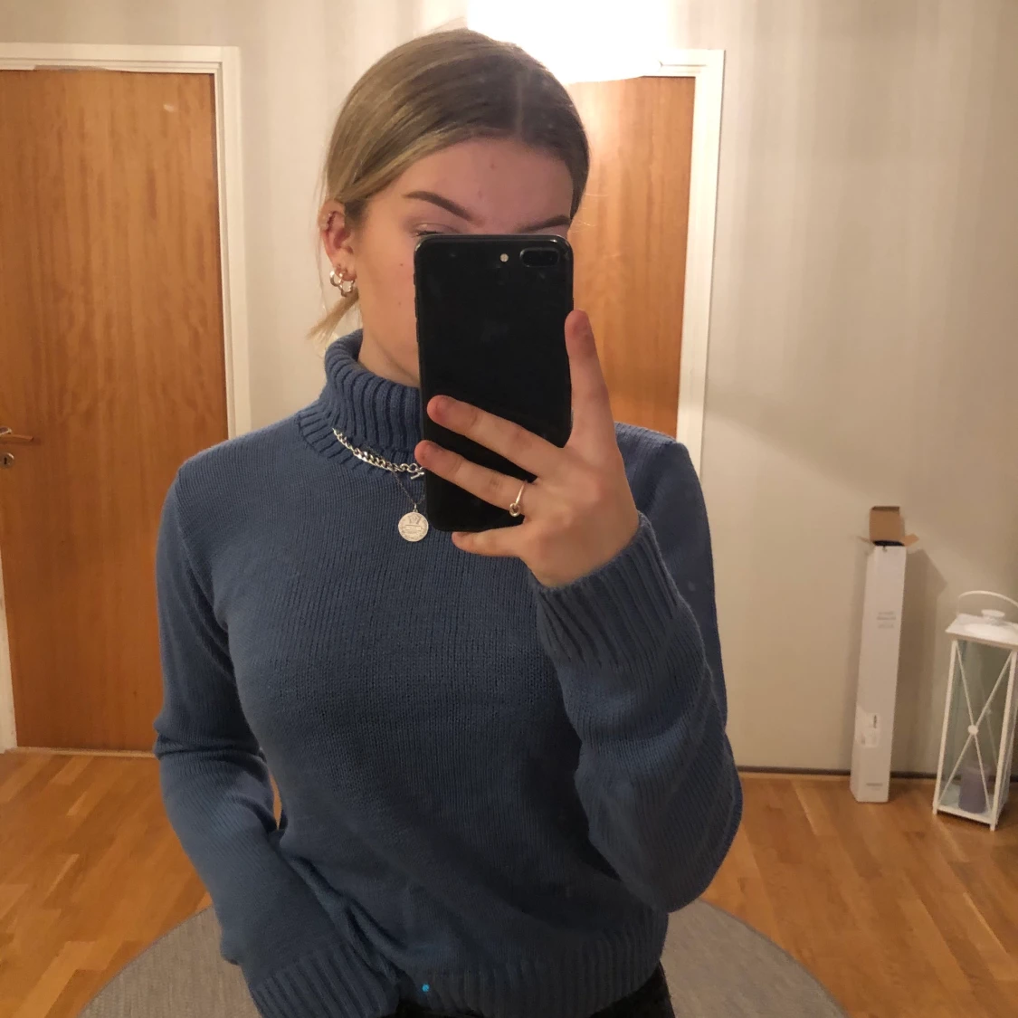 Blå stickad tröja  - 91