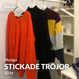 Stickade tröjor, + en fjärde på 2bild -  1:a från HM(S) i orange, v-ringad. Den 2:a tröjan är svart /ginatricot (M)med polokrage och långa armar. 3:e tröjan/ lager 157, ränder i färgerna ”vinröd, gul, grå och blå”. 4:e från HM, off shoulder. 1st 70kr, 2st 120kr och 3st 160kr och 4st för 200kr! 