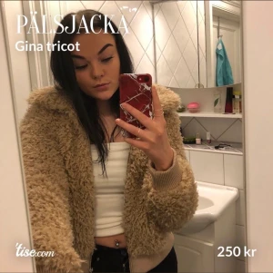 Gina tricot jacka strl 36 - Supermysig jacka från Gina. Skriv gärna för fler bilder🎈