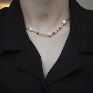 Handgjort halsband  - Handgjort halsband med äkta sötvattenspärlor.