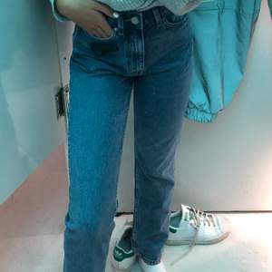 Säljer att par blåa jeans ifrån weekday i modellen ”case”. Säljes pga ingen användning längre. Pris går att diskuteras 