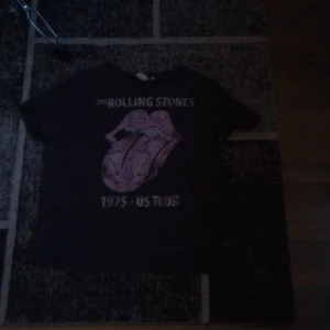 Rolling Stones t-shirt från HM Large - Känns mer som en medium än en large. Typ aldrig använt den.