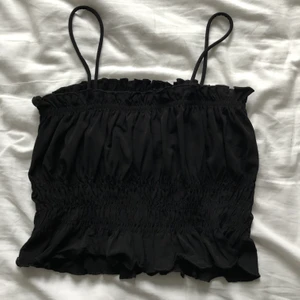 Svart linne - Säljer detta ursnygga linne som inte har kommit till användning någon gång!❤️ Storlek XS