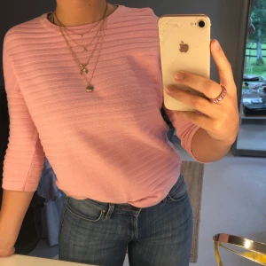 Rosa mjuk sweatshirt  - Säljer denna då jag inte tycker färgen passar mig. I princip helt oanvänd. Mjukt o skönt material, sticker inte. 