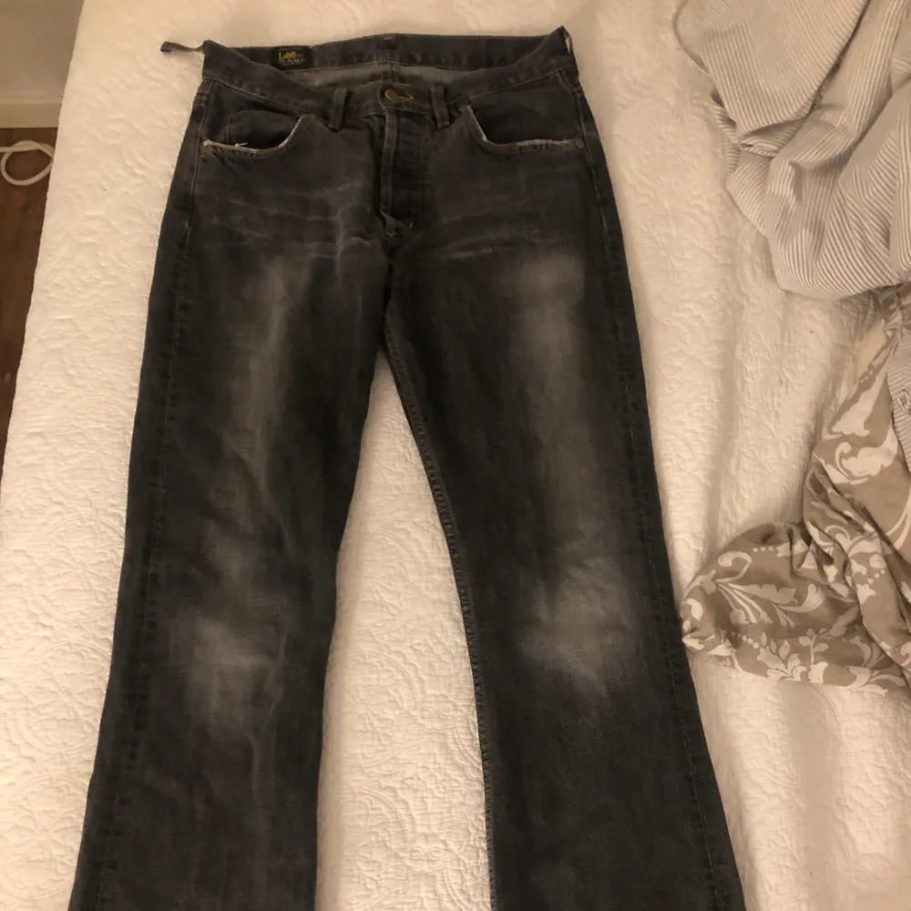 Lee jeans säljer för 350kr - nypris: ca 1000kr (är dock inte 36 i längden då jag klippt en bit men passar för ca 160/170cm). Alla tre byxor dvs. (Acne, Lee & Levis) för 800kr om man köper det tillsammans. Annars ligger priset på 1000kr. . Jeans & Byxor.