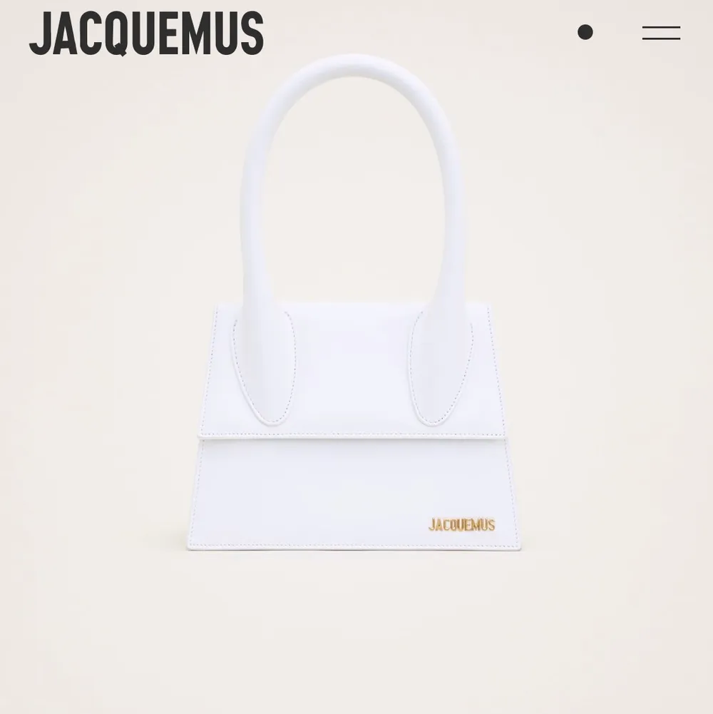 Köpt i slutet av februari 2020  på jacquemus hemsida. Original pris 750$ . Väskor.