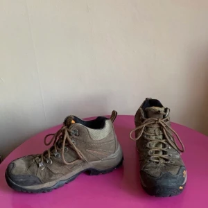 the North Face vandringskängor  - Sparsamt använda vandringskängor i storlek 40 av märke the North Face